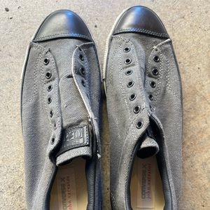 Men’s size 11 all star converse in grey
